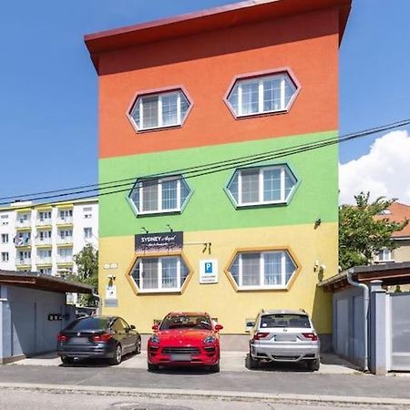 Cozy Apartment Near Hockey & Football Arena Bratislava Exteriör bild