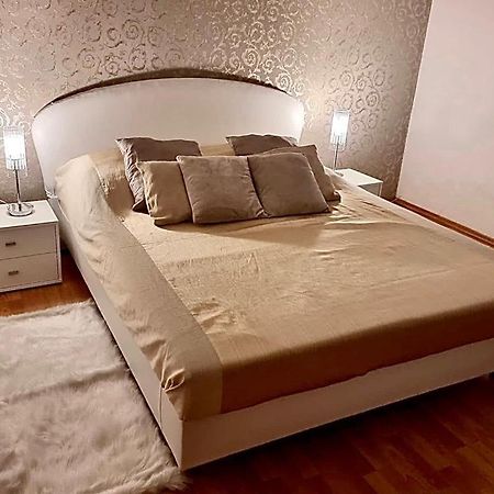 Cozy Apartment Near Hockey & Football Arena Bratislava Exteriör bild