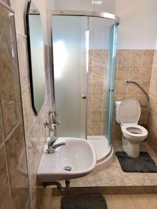 Cozy Apartment Near Hockey & Football Arena Bratislava Exteriör bild