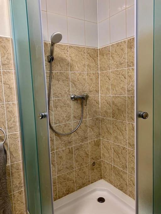 Cozy Apartment Near Hockey & Football Arena Bratislava Exteriör bild