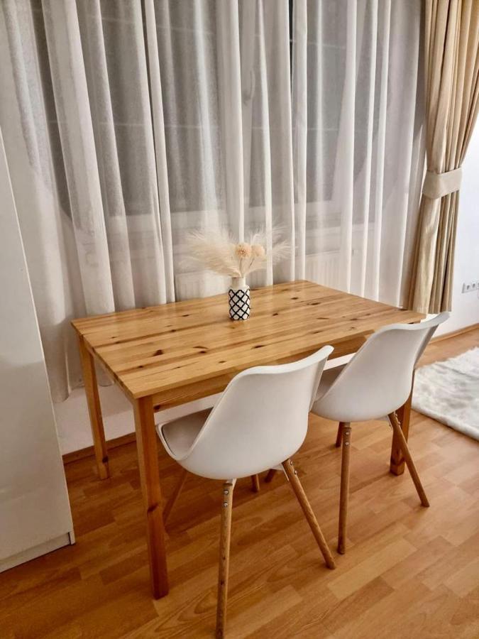 Cozy Apartment Near Hockey & Football Arena Bratislava Exteriör bild